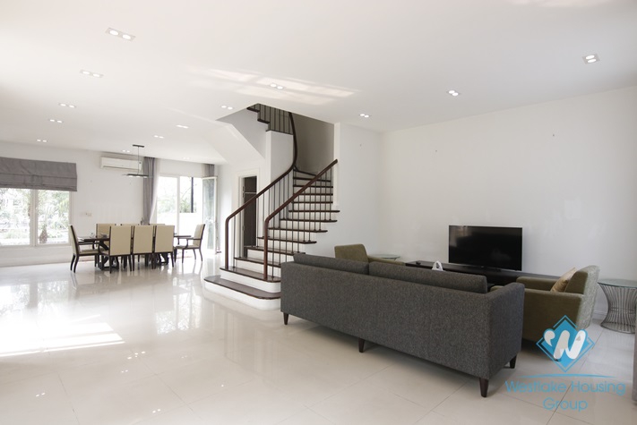 Villa adjacent to big garden for rent at Vinhome Riverside Long Bien Hanoi